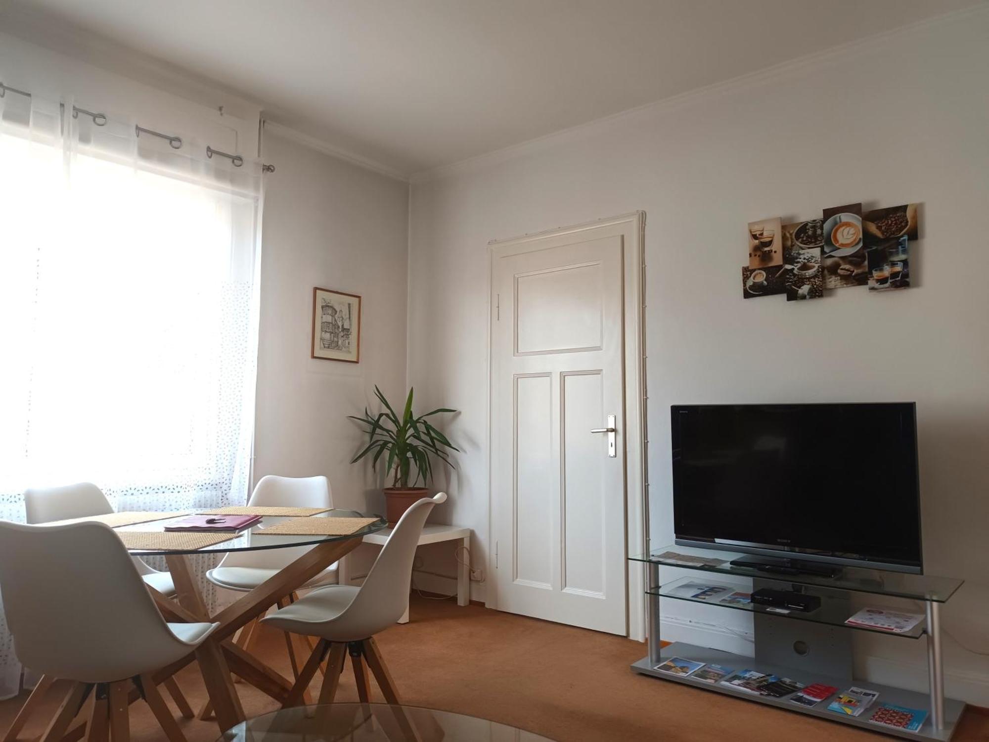 Logis Le 18 Rose Apartment